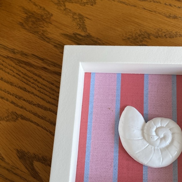 Cute framed picture of a shell for that beach house esthetic. - Picture 5 of 10